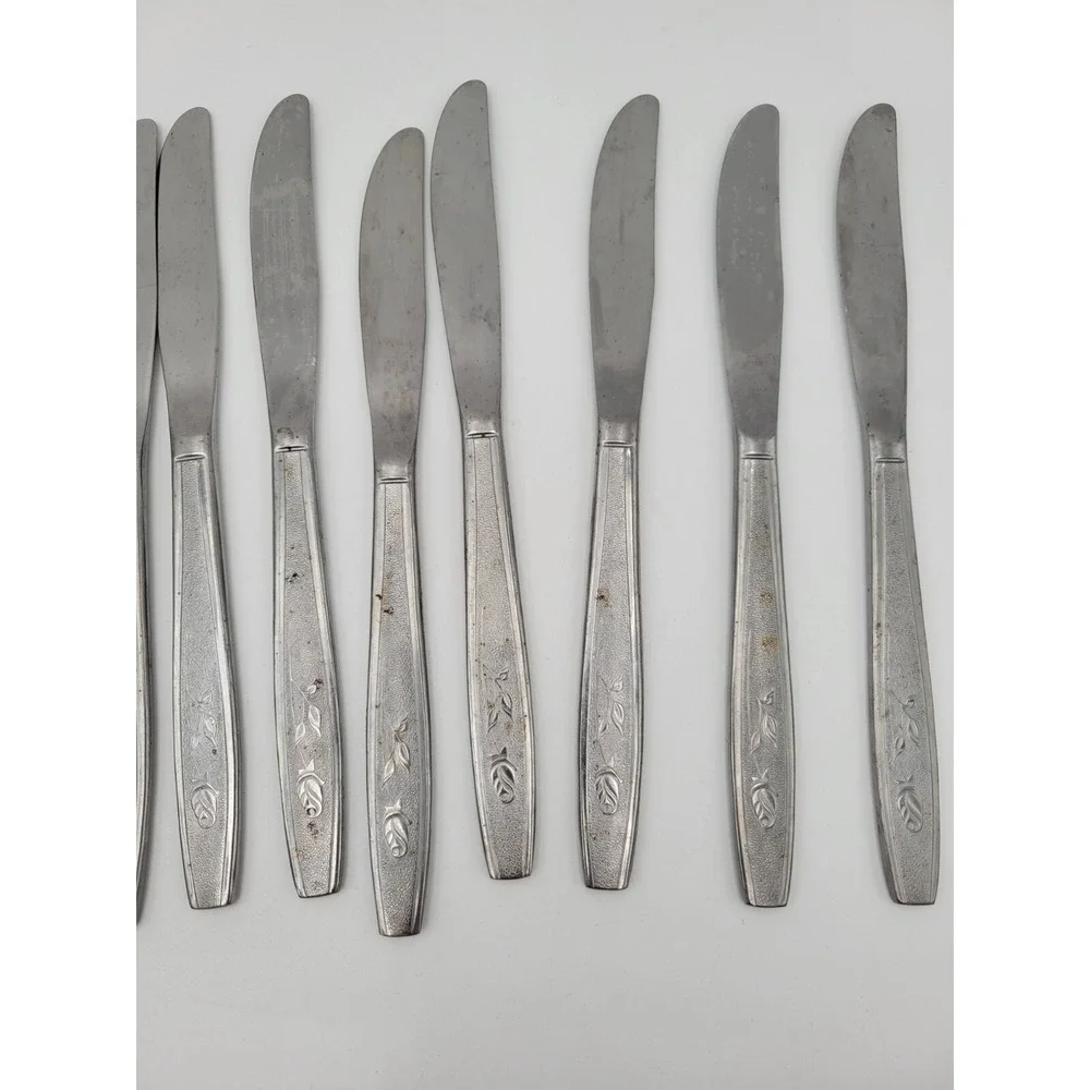 Lot of 14 Vintage Flatware Dinner‎ knives Unknown pattern Textured Rose bud